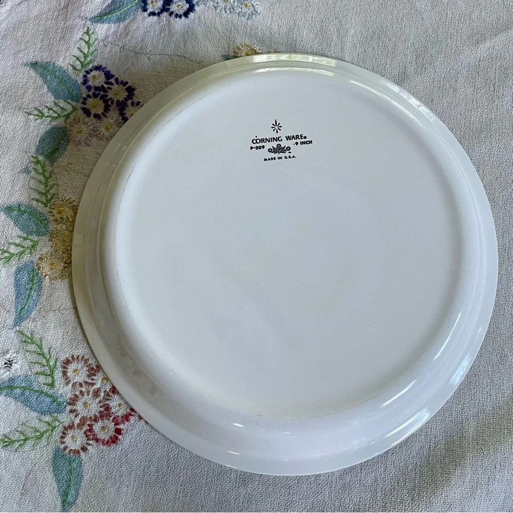 Vintage Corning Ware Blue Cornflower Pattern White Pie Dish. P-309. 9 inch